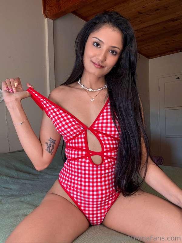 red may look good on me, but i would look good on you 😉❤️