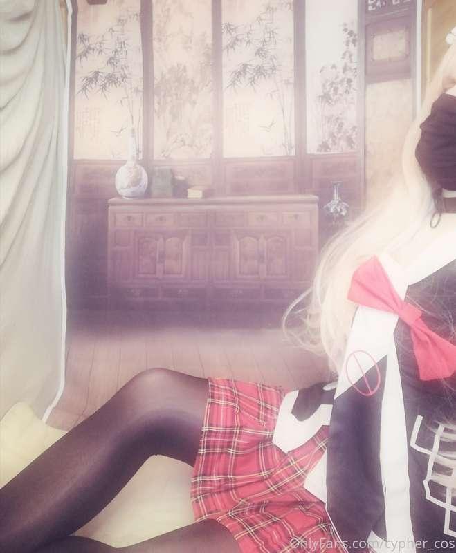 Part 2 of my Junko Cosplay set Sorry for the hearts covering..