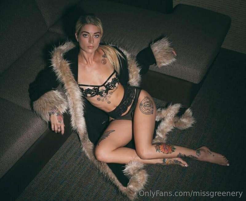 Good night honeys 🍯 😘