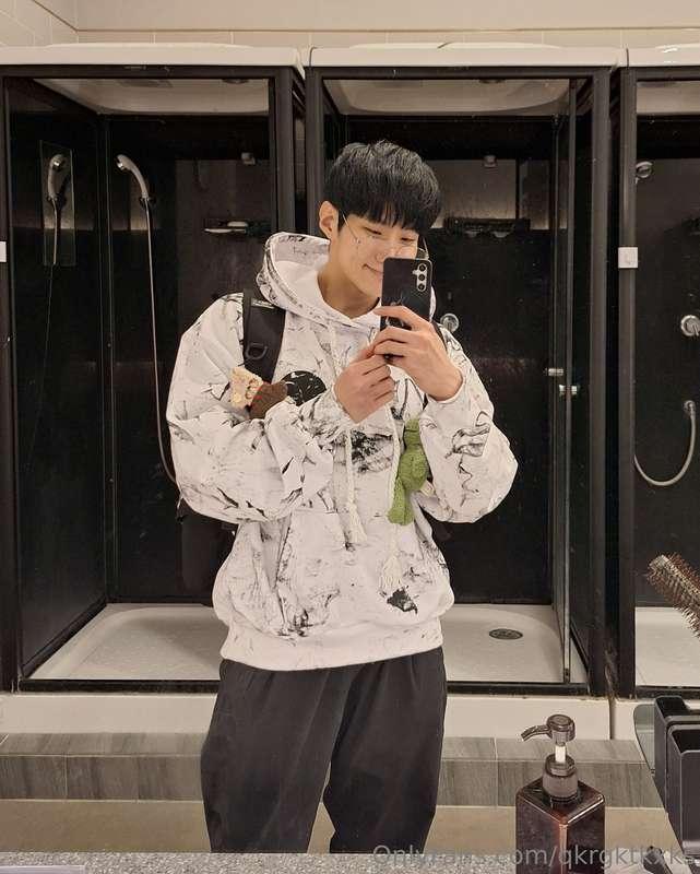 연말 춥고 바쁘지만 열심히 운동을 하고있숩니다ㅎ.ㅎ 그러므로 바디체크✨️ㅎㅎㅎ 팬소통앱이 정말 좋은 이유중에..