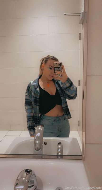 Mall bathroom nudes 💦💦 from your naughty little public slut ..