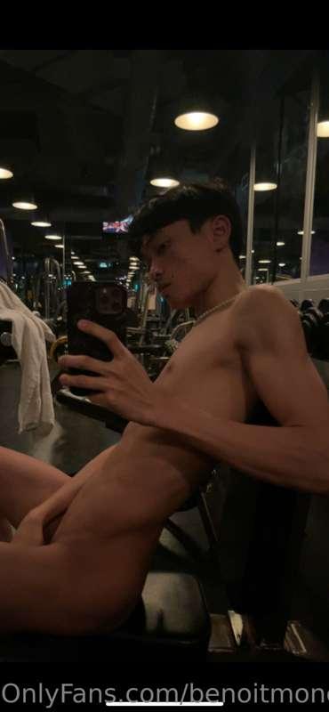 At gym naked !