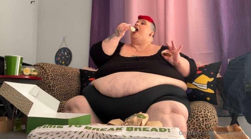 Some behind the scenes shots of me getting stuffed in my mos..