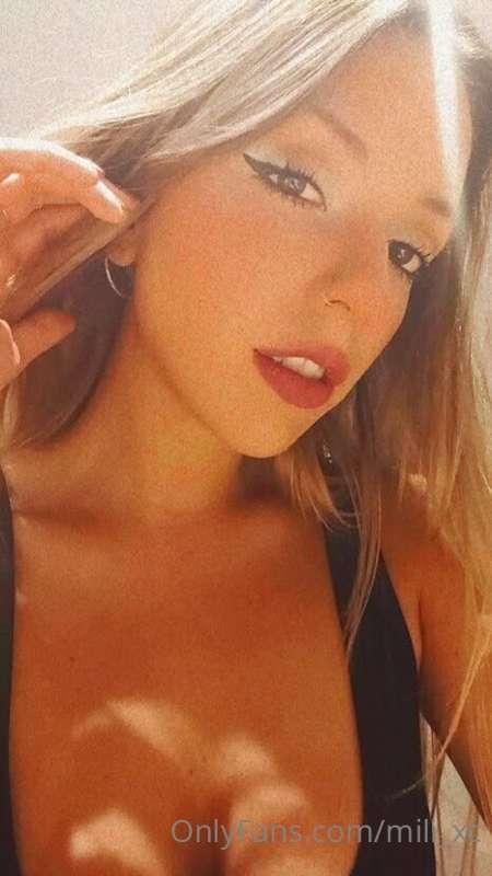 Wanna see my butt? 🔥💦 or my tits? or my whole body? 
Okay le..