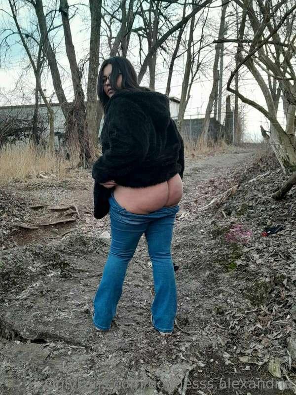 Im so bad!!! Not on the walking trail 😏 I hope someone saw m..