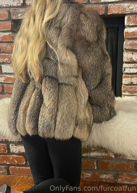 I would love a crystal fox hat to wear with my thick coat 💕 ..