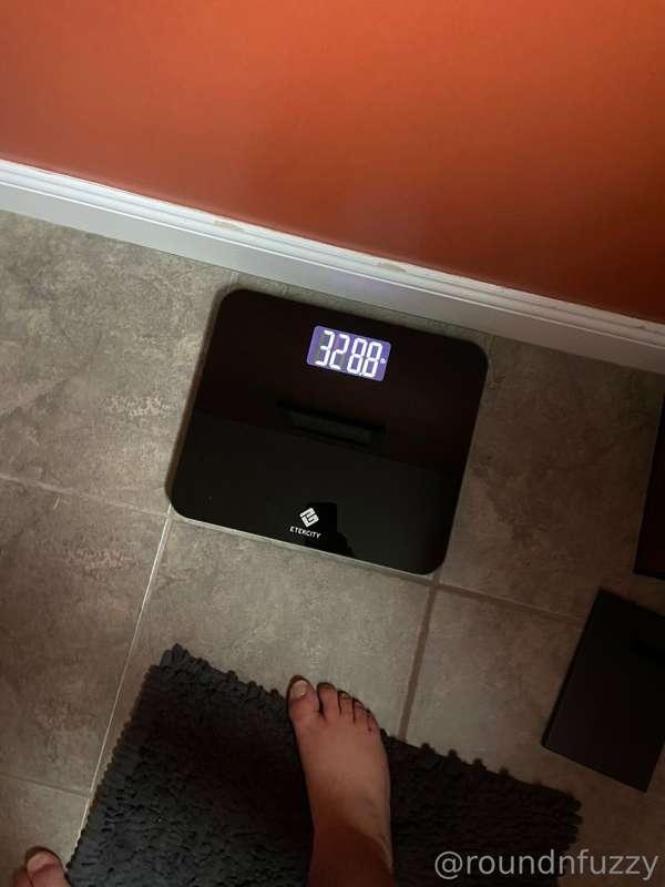 Cresting 330lbs of fat at only 5’3” tall🐷