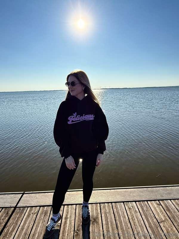 Be honest… do I look better than the sea, or should I let it..