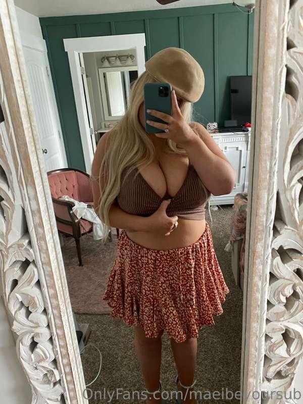 Does this hat go with this outfit?