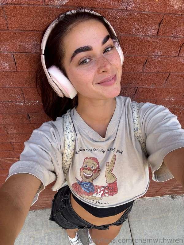 Running errands in my howdy doody tee 🤭🤠🛍️
