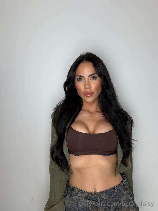 Can you cheer me up and show me how big it is?😈🍆