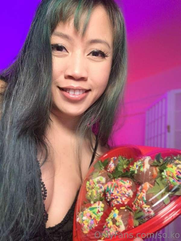 HAPPY MOTHERS DAY!!💕💕 
mommy's here for you 🥰

Here's some b..