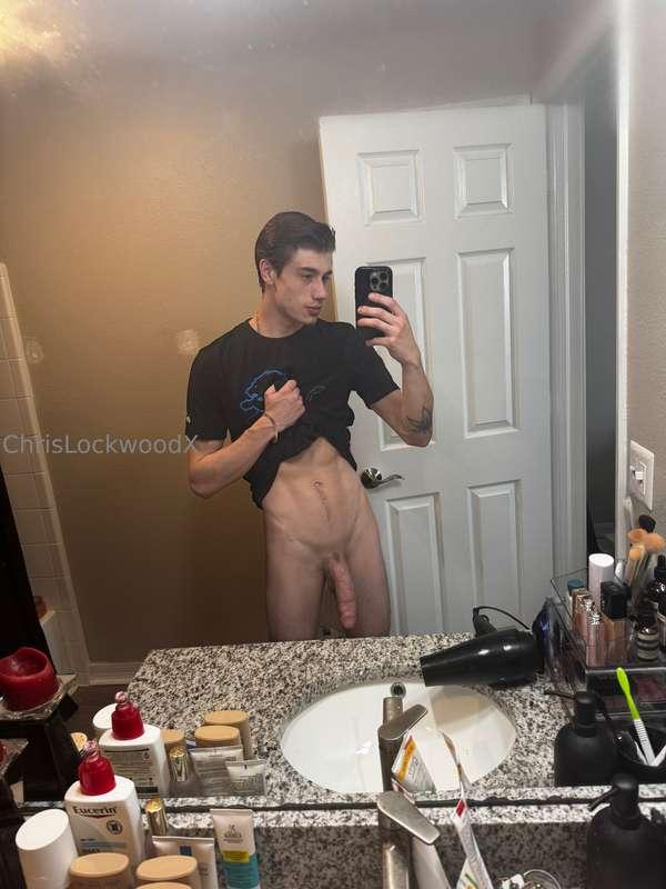 King dick 🤴 Will have you begging for more! You get a prize ..