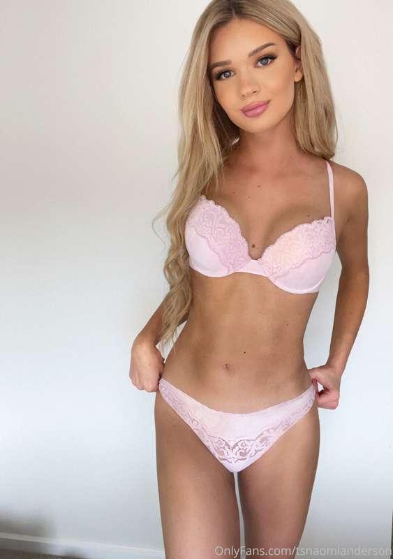Swipe to see me spread for you 😇
