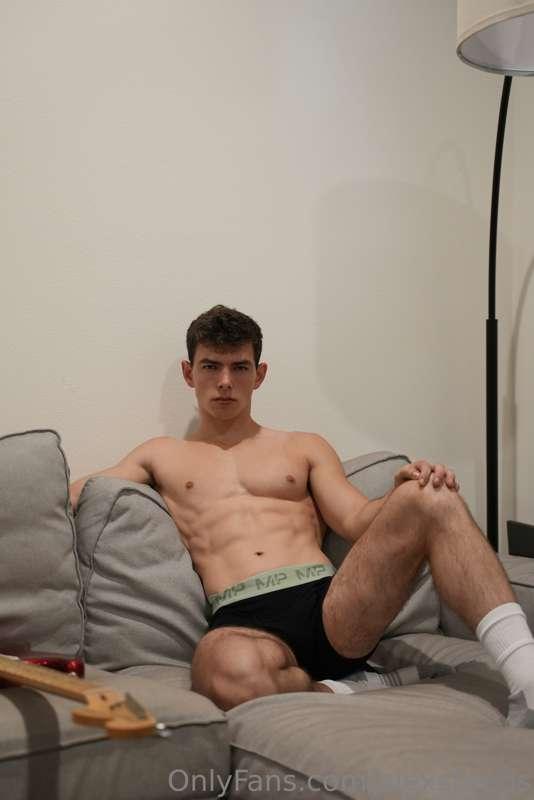 I need someone to touch my body.. 👀