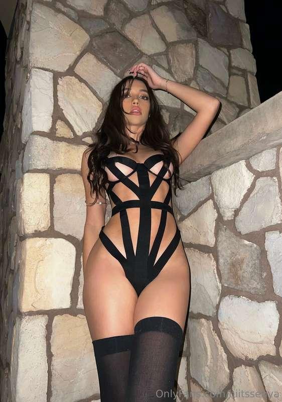 how do i look in black? 🖤