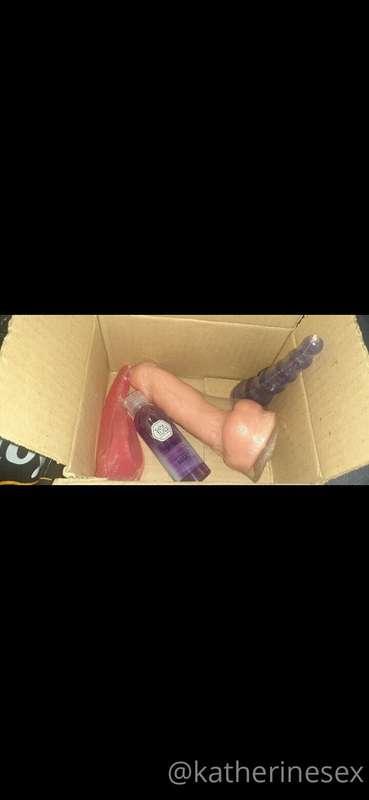 I'm very happy !! 🥰🥵😈♥️ Today I received my first Toys! !.! ..
