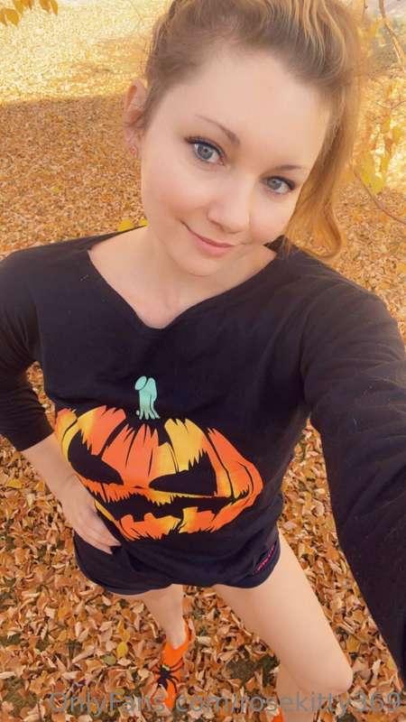 💋Happy Halloween!! 🎃🍁🍁
Here’s a reminder of my flexibility 💪