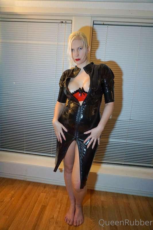 #### Horny? I know just the place 😉
**At @queenrubber it's a..