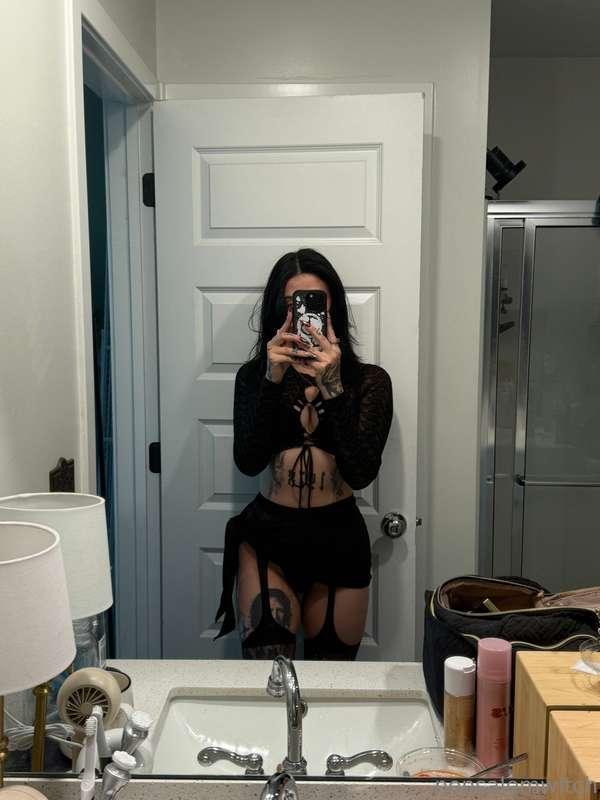 Mommy is going out tonight. Anyone wanna buy me and my girlf..