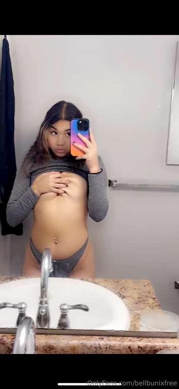 wanna come in the bathroom with me??🙈🙈🩷