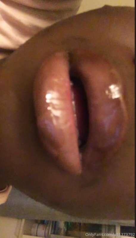 My juicy lips! All-natural. Should I make a video of me suck..