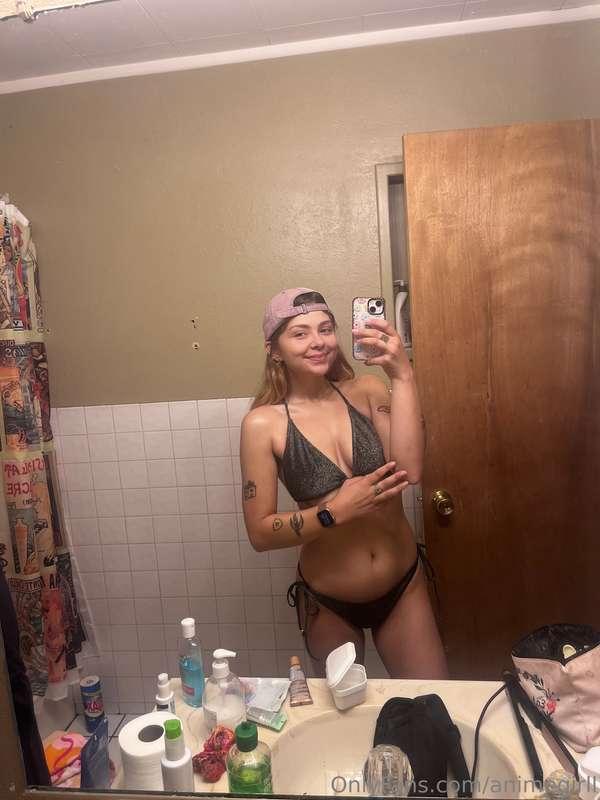 GUESS WHO?!?😚 back and better than ever. I know you missed m..