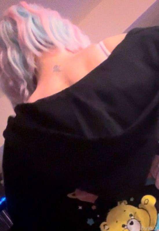 evie_x image #3