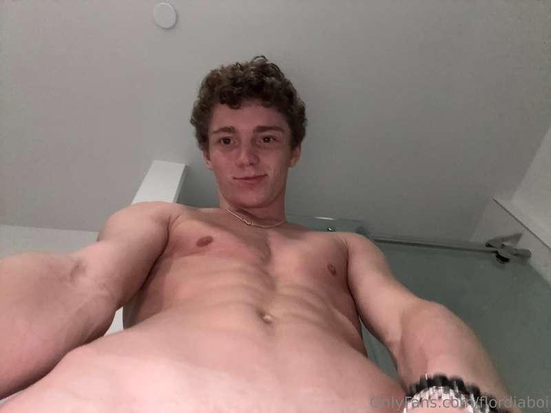 Hey yall, going to the gym then gonna be messaging all day. ..