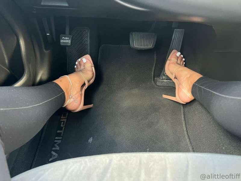 Pedal Pumping and driving in heels! 😍

Watch me actually dri..