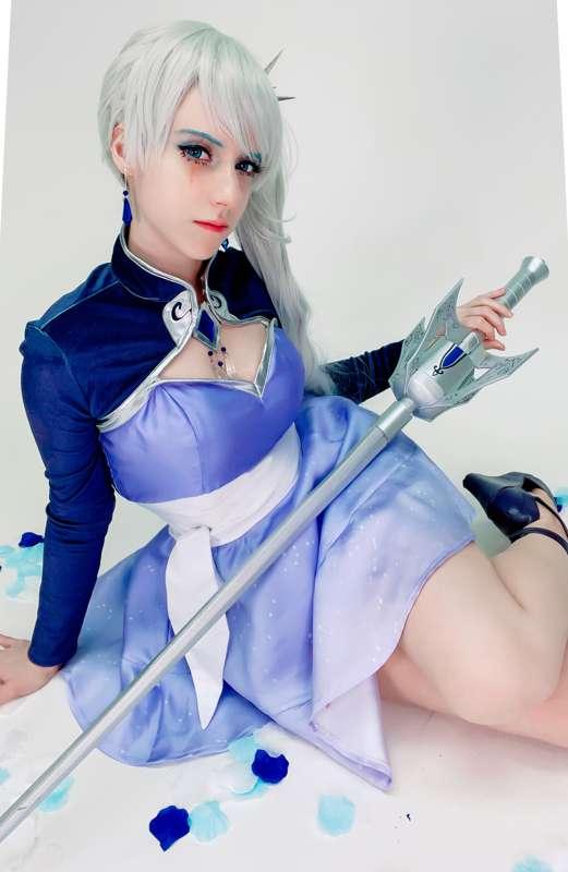 Weiss Schnee cosplay selfie set preview