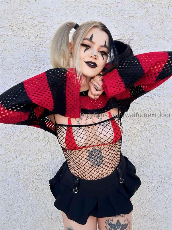 GOTH CLOWN GIRL FUCKS HERSELFi wanted to dress up and i star..