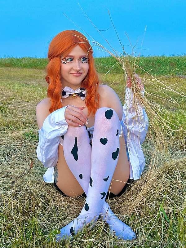 I so love trying on new looks. 😋 And here's one of them. Moo..