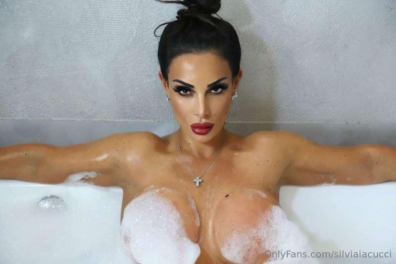 Chi mi aiuta a togliermi il sapone..?!?! Scrivimi in privato..
