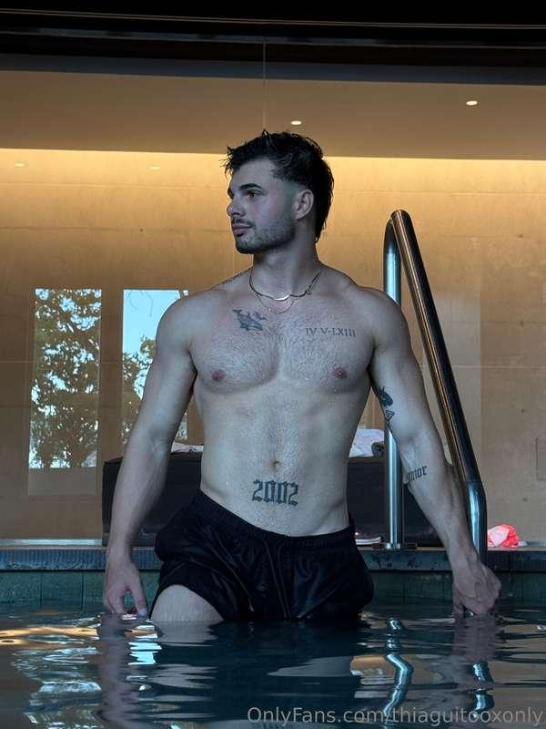 Come to DM with me and let's enjoy together😈🔥😏