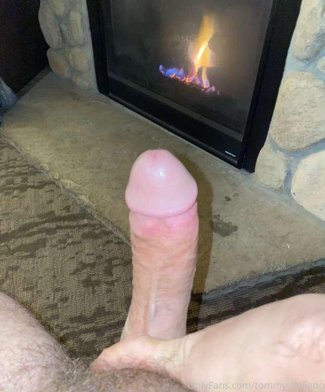 Be a good boy & suck daddy’s dick by the fireplace while I s..