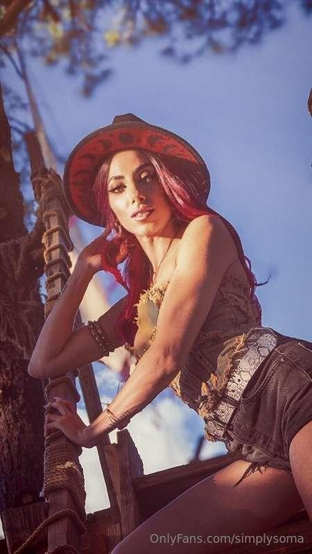 Not your damsel, your desert storm 🤠🌹