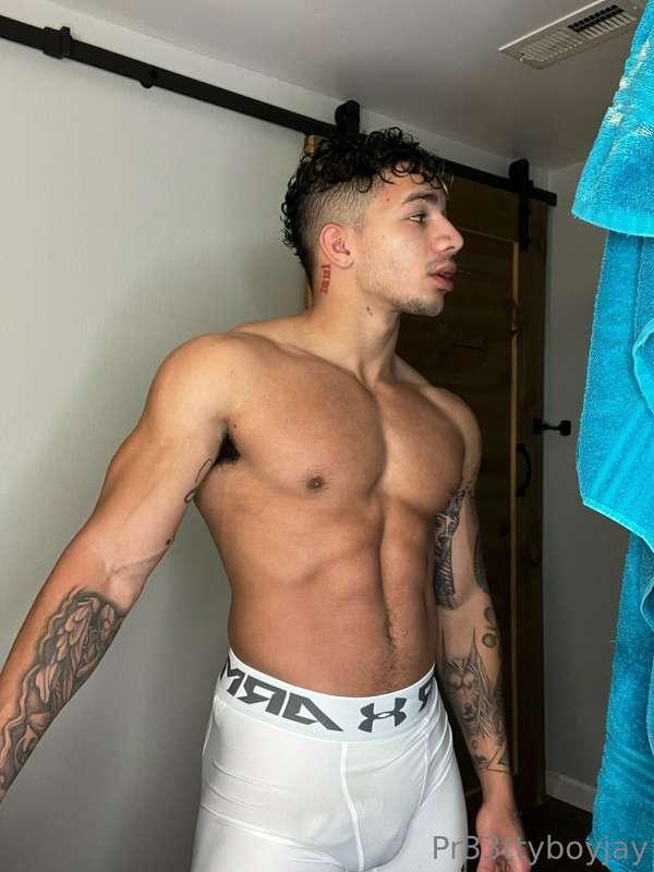 SEE DADDY NAKED AND IN ACTION 😈