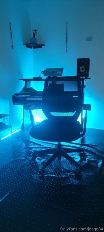 Should I do a solo scene in my music studio??