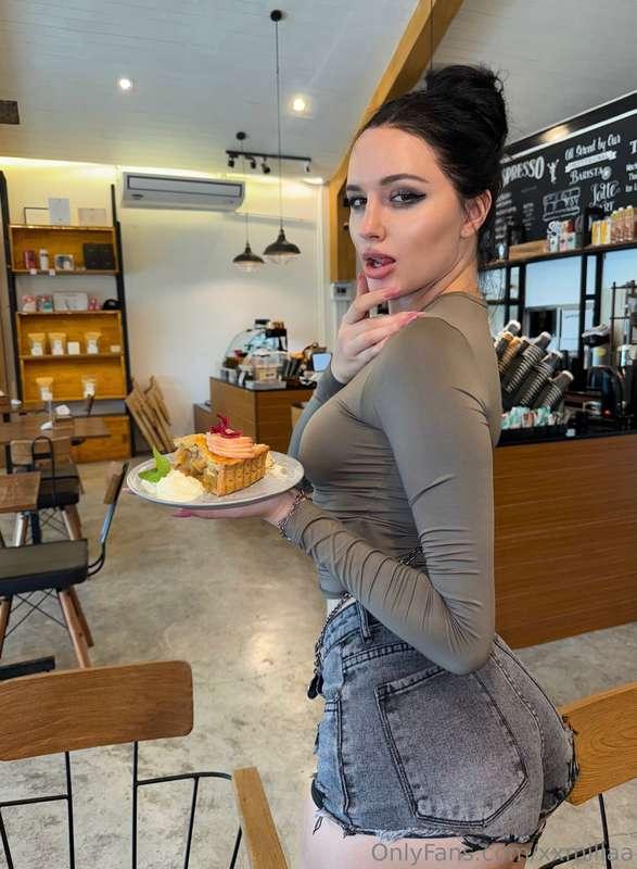 Do you like apple pie? 🥧 or cream pie? 🍦😂