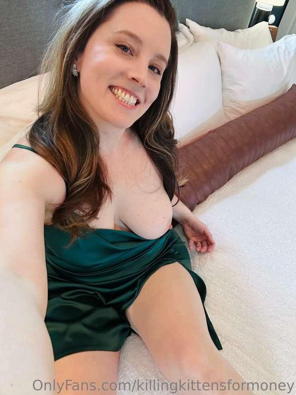 I need more slip dresses 🤭