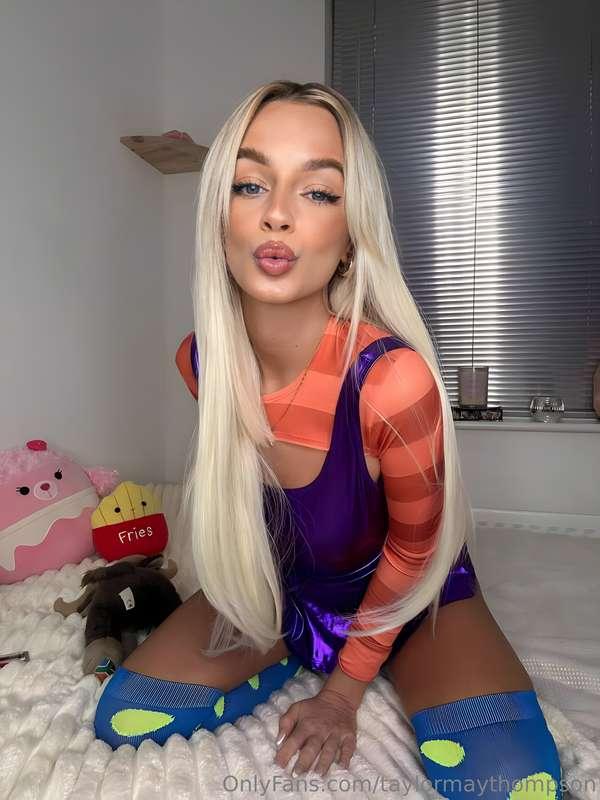 Come play babe 😜