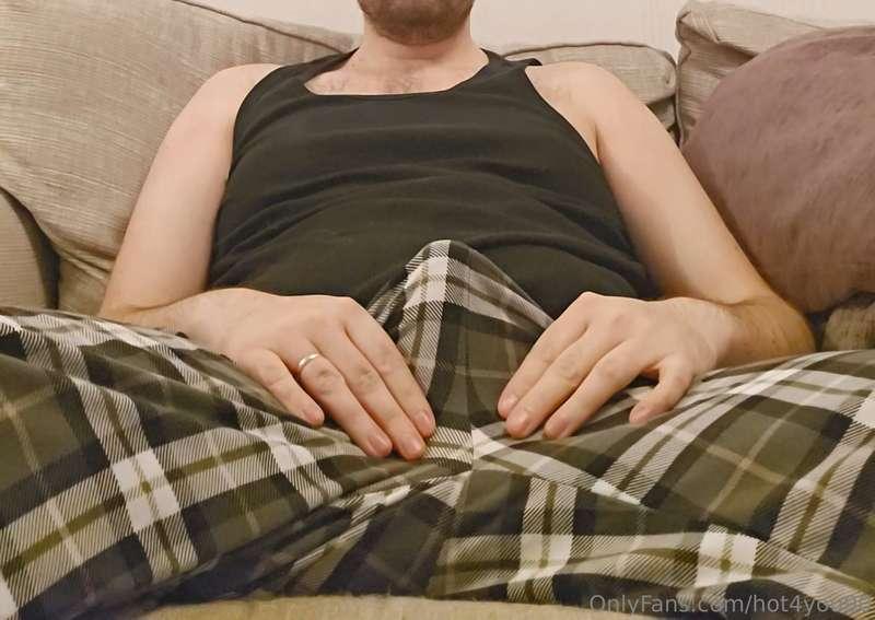 A simple sofa wank if you unlock, or join @hot4youvip for th..