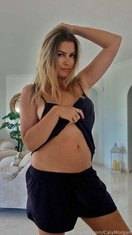 Do you love a mum tum ? 

#fyp #blonde #milf #bigtits #British #Wales #Welsh #mom #cougar #anal #porn #dominant #domination #fetish #feet #ass #sph #humiliation #threesome #lesbian #mommy #pussy #over40 
