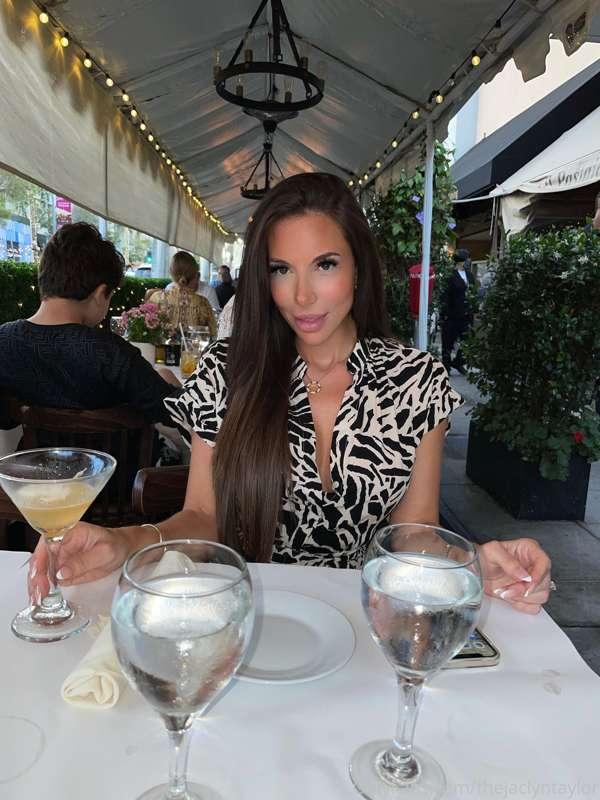 Being wined & dined tonight…. Few martinis & im feelin real ..
