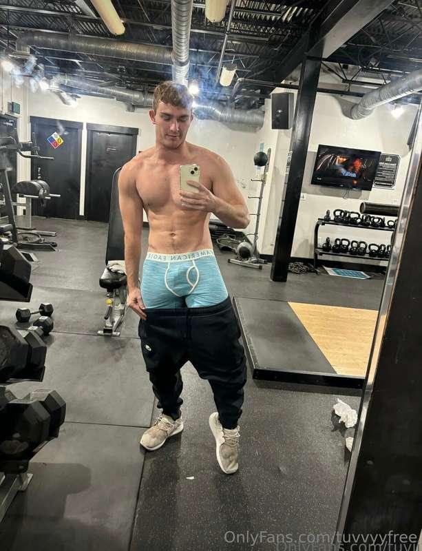 One wrong move and this workout turns into a show 😉 message ..