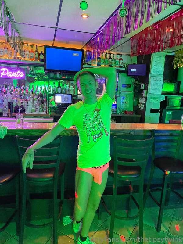 Cute little bar photo shoot 😉 Love to get naked at the bars ..