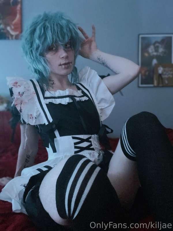 A flustered shigaraki🤍
-
Just the first of my maid dress pho..