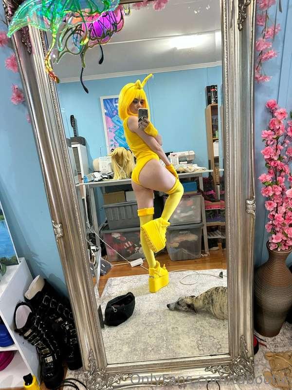 Some BTS from the Tellie Tubbies photoshoot 💛

Loved making ..