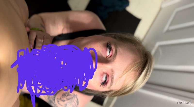 tip to see the whole pic. i love sucking dick 😇